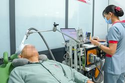Về nước điều trị sau đột quỵ, Việt kiều Mỹ ấn tượng với tay nghề bác sĩ Việt