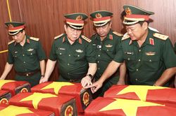 Đại tướng Nguyễn Trọng Nghĩa kiểm tra việc tìm kiếm hài cốt liệt sĩ tại CV Lê Thị Riêng