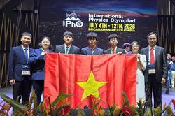 Việt Nam lần đầu vào top 7 Olympic Vật lý quốc tế, giành 4 huy chương vàng