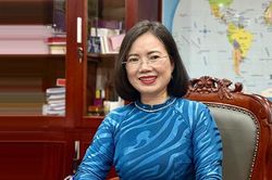 Tạo đột phá trong chính sách dân số để ứng phó mức sinh thấp