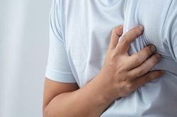 Người đàn ông 35 tuổi huyết áp tăng cao thừa nhận 3 thói quen nhiều người Việt đang mắc