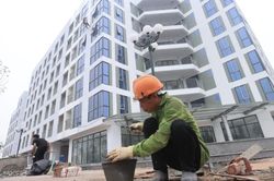 Chỉ 6 tháng đầu năm, Hà Nội đồng loạt khởi công 5 tuyến đường sắt đô thị, 107 dự án NƠXH và mạnh tay xử lý 5 điểm nghẽn lớn