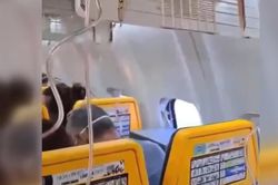 Sự cố kinh hoàng trên máy bay Boeing khiến hành khách suýt bị hút ra ngoài