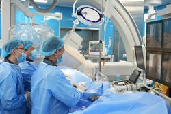 Can thiệp thành công 2 ca tim bẩm sinh bằng kỹ thuật ít xâm lấn