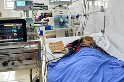 15 phút giành giật sự sống cho cụ bà 86 tuổi ngừng tuần hoàn vì sốc nhiễm khuẩn