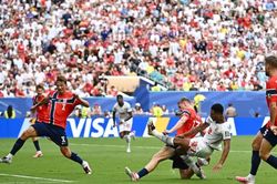 FIFA khẳng định tuyển Anh gỡ hòa hợp lệ, HLV tuyển Na Uy không phục