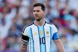 Messi x&ocirc; đổ th&ecirc;m kỷ lục World Cup