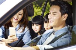 Trường gây tranh cãi vì thu thập nhãn hiệu ôtô của phụ huynh