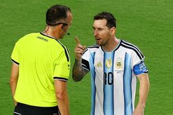 Messi nổi n&oacute;ng với trọng t&agrave;i Bồ Đ&agrave;o Nha