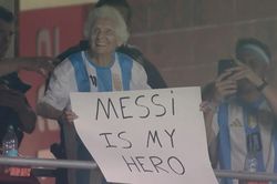 Cụ b&agrave; 100 tuổi từng cầu h&ocirc;n Messi t&aacute;i xuất ở World Cup