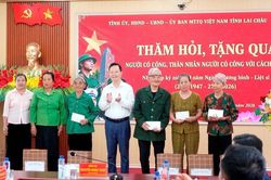 Lai Châu: Thăm hỏi, tặng quà các gia đình người có công tại xã vùng cao Sin Suối Hồ
