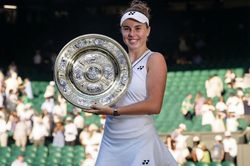 Linda Noskova lần đầu vô địch Wimbledon