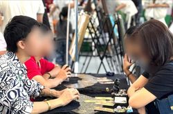 Cẩn trọng với lật lá bài để tìm lời trấn an