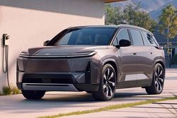 [GALLERY] Highlander Hybrid bán 'cháy hàng', Toyota hoãn ra mắt bản chạy điện