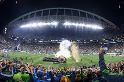 World Cup 2026: Từ cuộc tranh luận tại NFL đến m&oacute;n đồ sưu tầm đắt gi&aacute; của FIFA