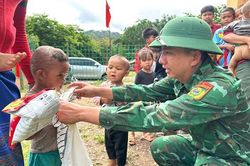 'Thứ Bảy về bản' - lan tỏa màu áo xanh nơi biên cương Quảng Trị