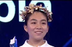Nữ sinh An Giang càng chơi càng hay, giành vòng nguyệt quế Đường lên đỉnh Olympia