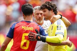 MU giúp thủ môn Lammens vượt qua cơn ác mộng World Cup