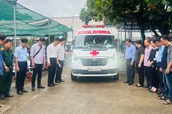 Đưa thi thể 15 nạn nhân vụ lật ca nô từ Phú Quốc vào đất liền