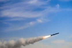 Iran tập kích hàng loạt mục tiêu ở Vùng Vịnh, nói Mỹ phải 'trả giá'