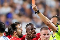 Người Thụy Sĩ phẫn nộ với trọng tài, FIFA ưu ái Argentina