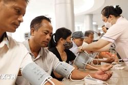 Quá tải kéo dài, bệnh viện tỉnh tuyến cuối đề xuất tăng giường bệnh