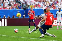 Thắng Na Uy 2-1, 'Tam sư' vào bán kết World Cup 2026