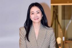 'Nữ hoàng nước mắt' Choi Ji Woo ở tuổi 51 với diện mạo gây ngỡ ngàng