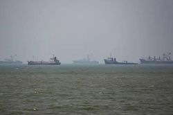 Mỹ gây sức ép buộc Iran mở hoàn toàn eo biển Hormuz