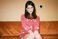 Sienna Spiro: Cô gái 20 tuổi trở thành hiện tượng pop toàn cầu
