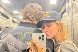 Si&ecirc;u mẫu Gigi Hadid hiếm hoi khoe khoảnh khắc ngọt ng&agrave;o b&ecirc;n bạn trai