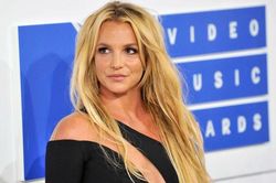 Britney Spears biện hộ cho hành vi bất thường trên đường cao tốc