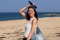 Son Dam Bi bật khóc khi nhắc về tuổi thơ