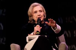 Bầu cử Mỹ: B&agrave; Hillary Clinton k&ecirc;u gọi x&oacute;a bỏ hệ thống Đại cử tri đo&agrave;n