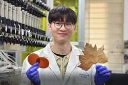 Nghiên cứu sinh Việt biến lá khô thành vật liệu nhựa