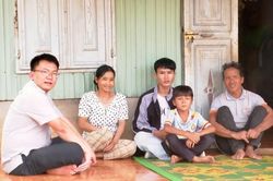 Bền bỉ bám làng cảm hóa người lầm lỡ
