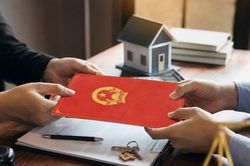 Chi phí sang tên sổ đỏ năm 2026: Các loại thuế phí và trách nhiệm chi trả