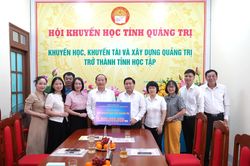 Đoàn công tác của Bí thư Tỉnh ủy Khánh Hòa hỗ trợ 1 tỉ đồng cho Hội Khuyến học tỉnh Quảng Trị
