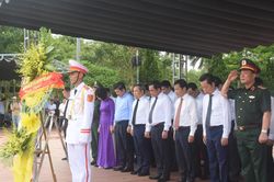 Đoàn công tác TP. Hà Nội tổ chức các hoạt động tri ân anh hùng liệt sĩ tại tỉnh Quảng Trị