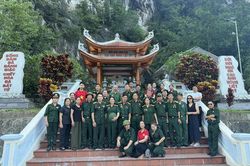 Bóc từng lớp đất tìm đồng đội nơi đại ngàn biên cương