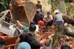 Lào Cai: Xe đầu kéo mất lái lao vào nhà dân, tài xế tử vong