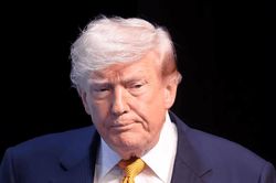 &Ocirc;ng Trump từ chối k&yacute;, dự luật nh&agrave; ở vẫn th&agrave;nh luật