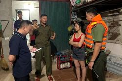 Vận động, di dời người dân đến nơi an toàn