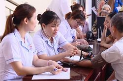 Hà Nội khám sức khỏe miễn phí cho người dân