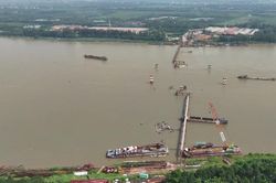 Cầu Vân Phúc thi công liên tục 3 ca, 4 kíp