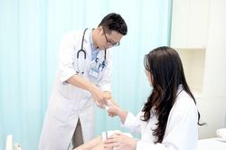 Kháng kháng sinh: Cảnh báo từ những thói quen dùng thuốc sai cách