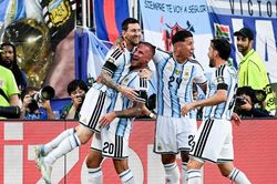 Chuy&ecirc;n gia b&oacute;ng đ&aacute; Phan Anh T&uacute;: Chiều s&acirc;u đội h&igrave;nh đ&atilde; quyết định tấm v&eacute; v&agrave;o b&aacute;n kết World Cup 2026