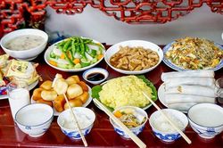 Bàn thờ gia tiên cúng mấy bát cơm mới đúng?