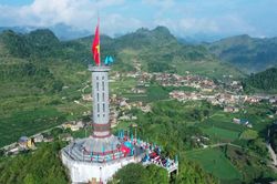 Hành trình 'Tôi yêu Tổ quốc tôi' khởi động tại Cột cờ Lũng Cú