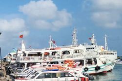 Cano chở khách du lịch đóng kín có làm gia tăng nguy cơ mất an toàn khi gặp tai nạn?